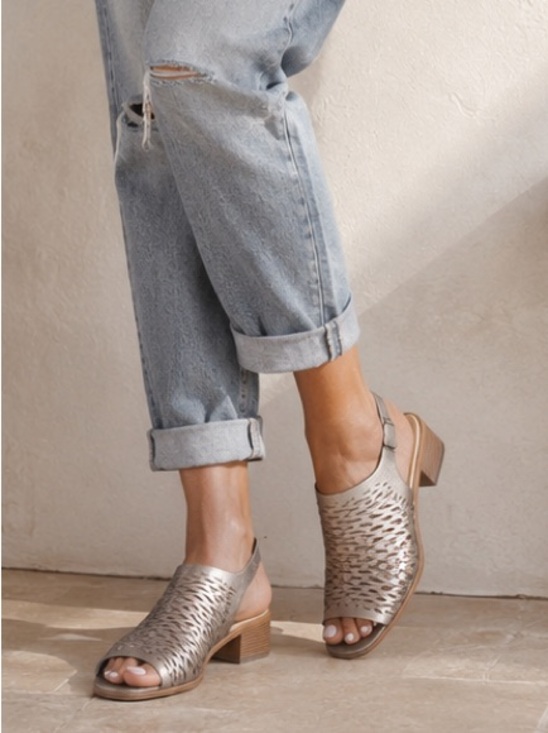 Brioso Shoes - Brioso Mercer Metallic Leather Sandals Pewter Size 5.5